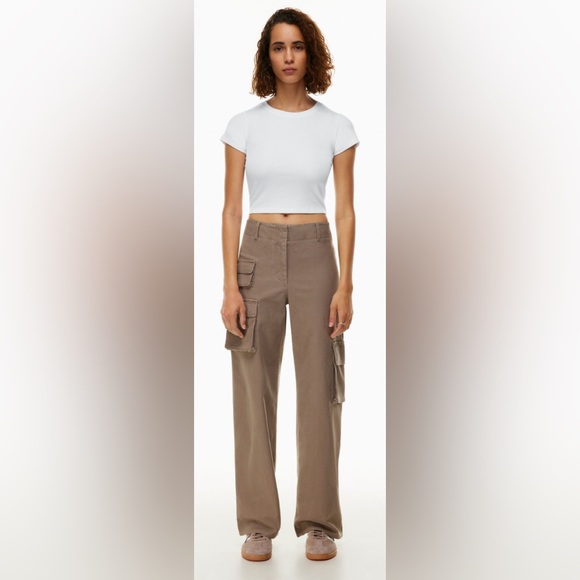 Aritzia Wilfred Free
Go-To T-Shirt
Stretchy ribbed crewneck tshirt Gold EUC - Picture 5 of 8